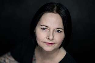 Marion Estermann liest. Marion Estermann liest.